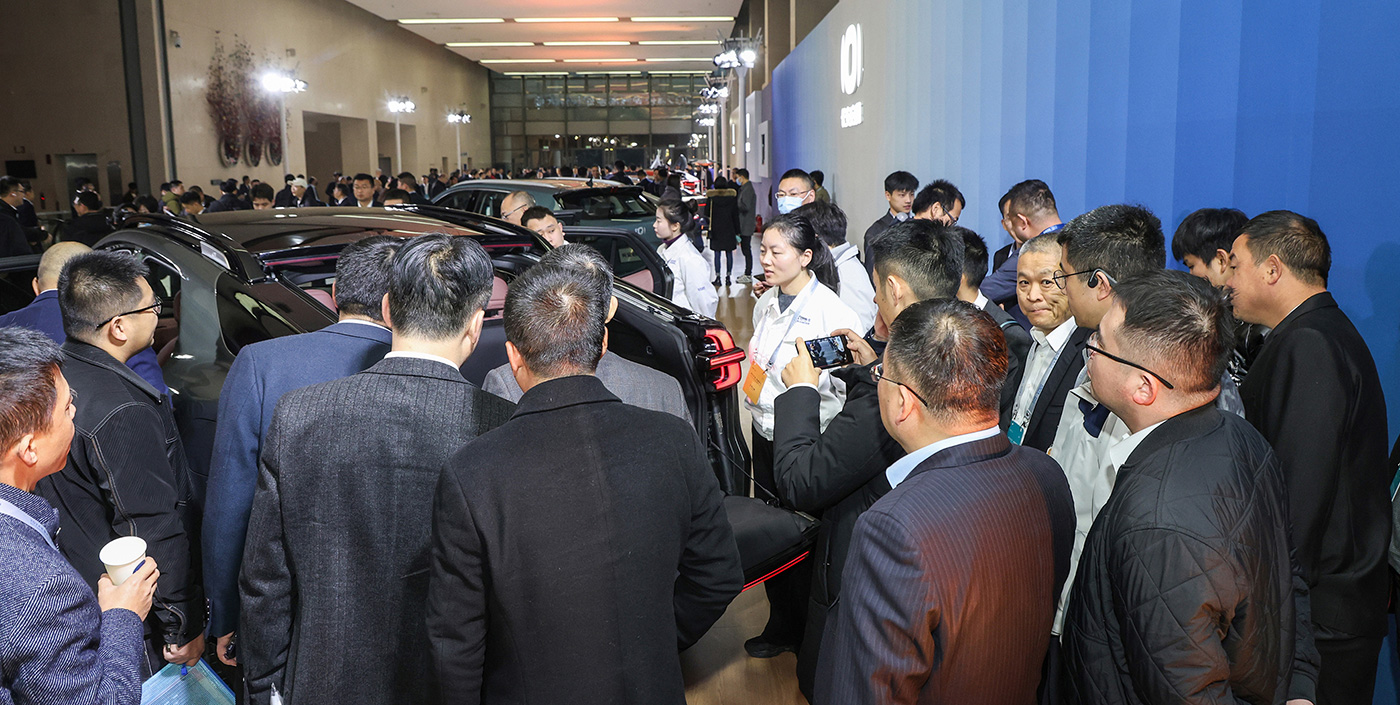 实施“215”伙伴行动，2024年实现新跃迁