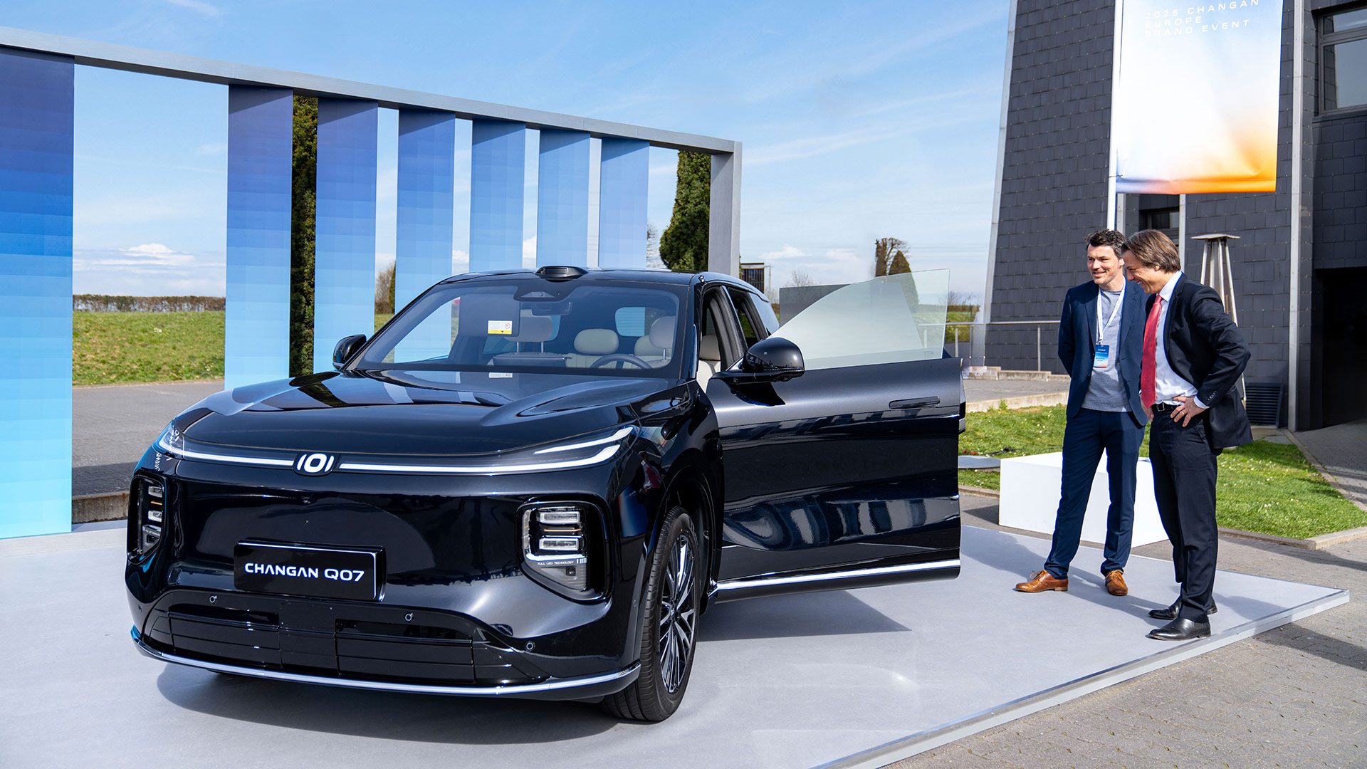 新葡萄8883官网AMG汽车已掌握脉冲加热技术，插电、增程一体化技术，金钟罩电池技术，打造了智能数智化平台——SDA，构建了天枢大模型